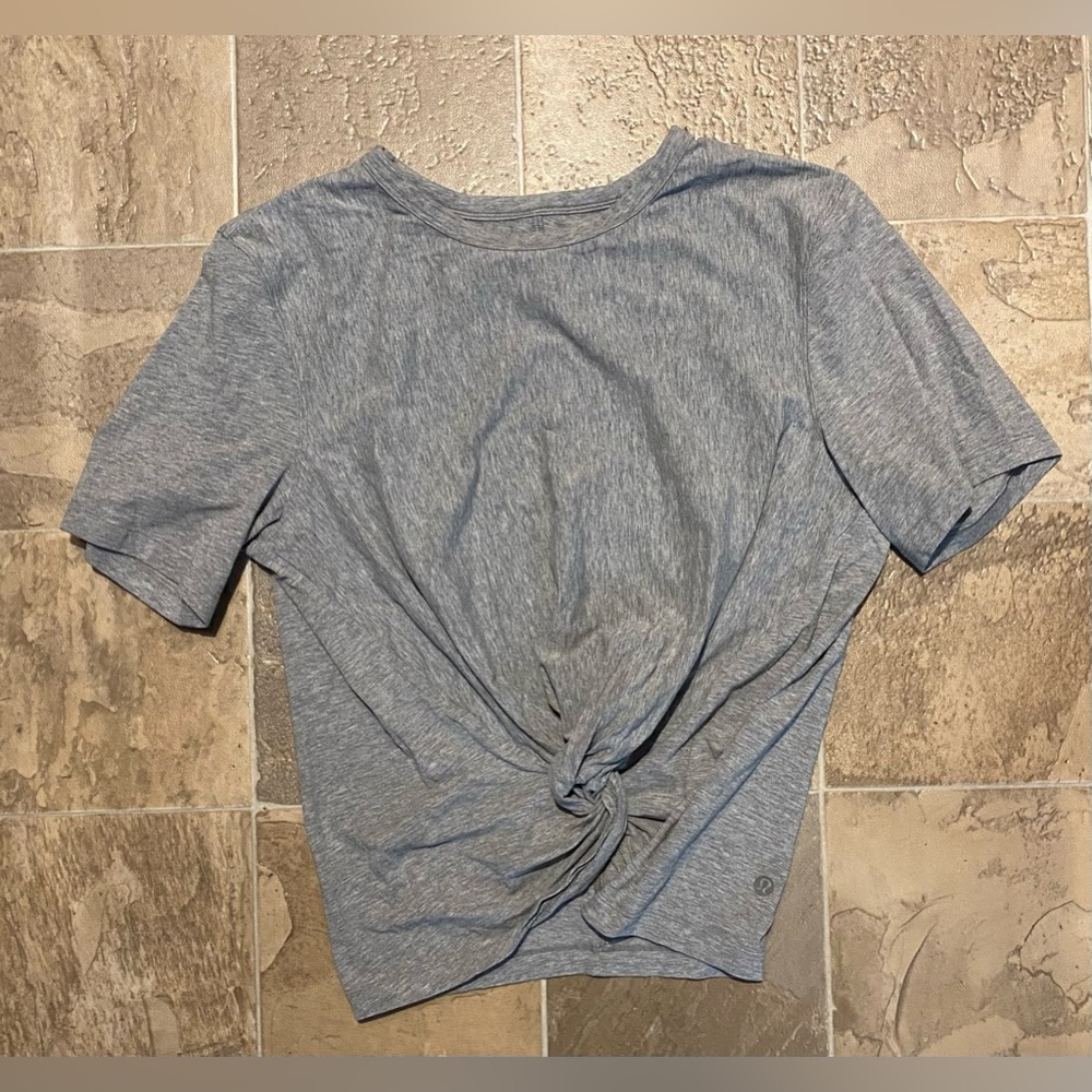 Lululemon It’s A Tie Athletic Top / Short Sleeve Tee - Gray - Sz 4 - Like New